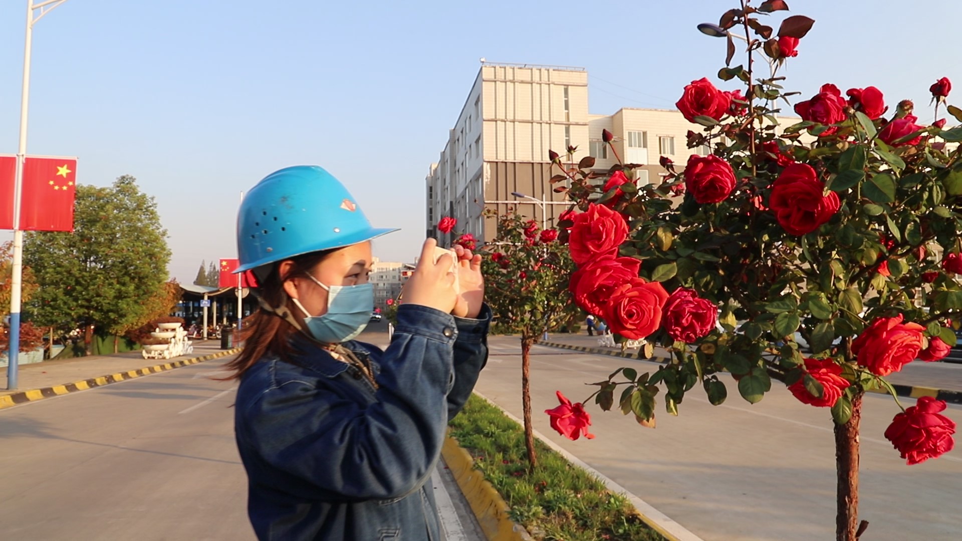 今天，我們把鏡頭對(duì)準(zhǔn)自己